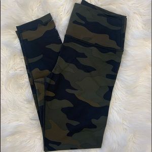 Victoria's Secret Pink Camouflage Leggings